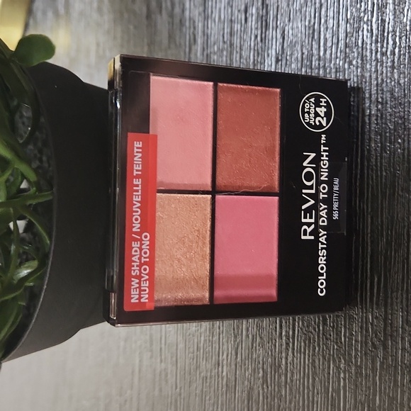 Revlon Colorstay Day to Night Eyeshadow Quad - Picture 3 of 5